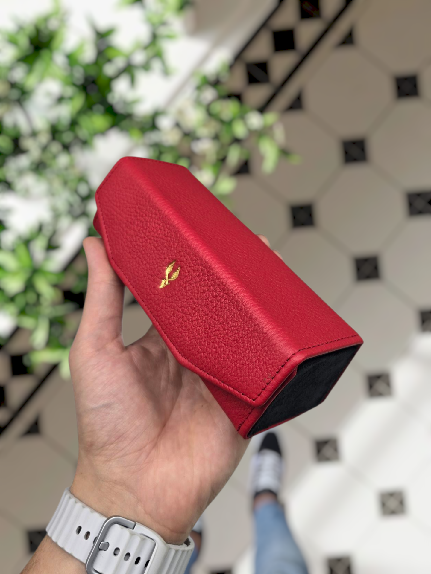 Visso 889 KIRMIZI RENK DERİ Gözlük Kılıfı İsme Özel Hakiki Dana Derisi İçi Kadife Mıknatıslı Kilit Kapaklı  Çok Amaçlı Takı Ziynet Pırlanta Elmas İçin Deri Mini Kutu Her Model Gözlük Kılıfı KIRMIZI RENK GUTTY DERİ