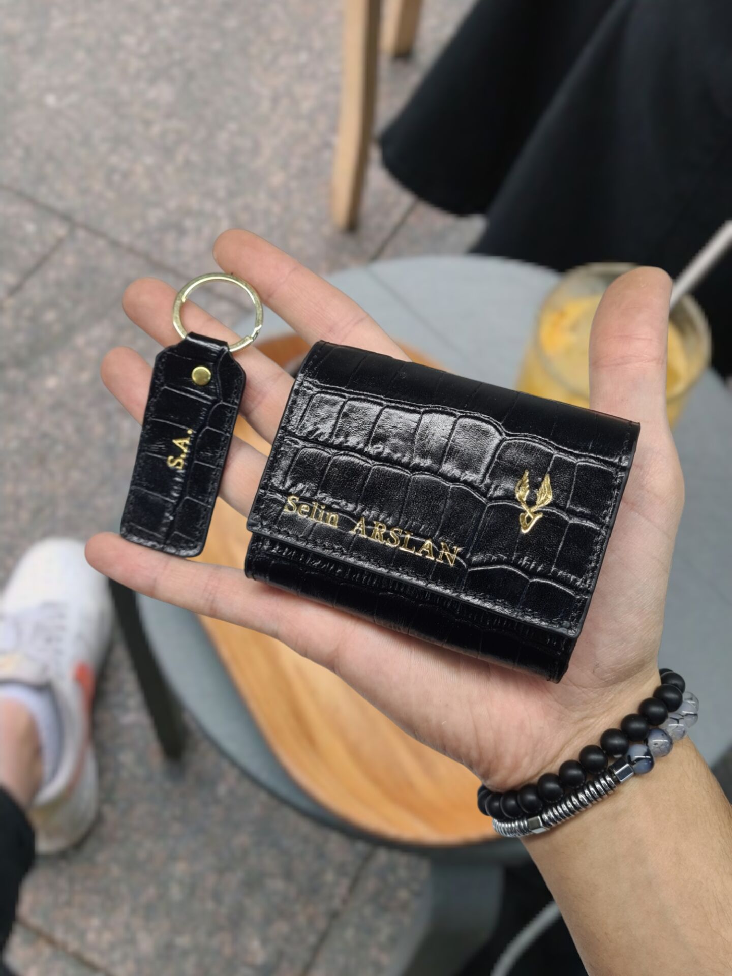 VİSSO 660 HAKİKİ DERİ ÇANTA İSME ÖZEL GÜÇLÜ MIKNATISLI KİLİT AKORDİYON YELPAZE KARTLIK CÜZDAN ERKEK KADIN MODELİ Siyah Croco + Anahtarlık