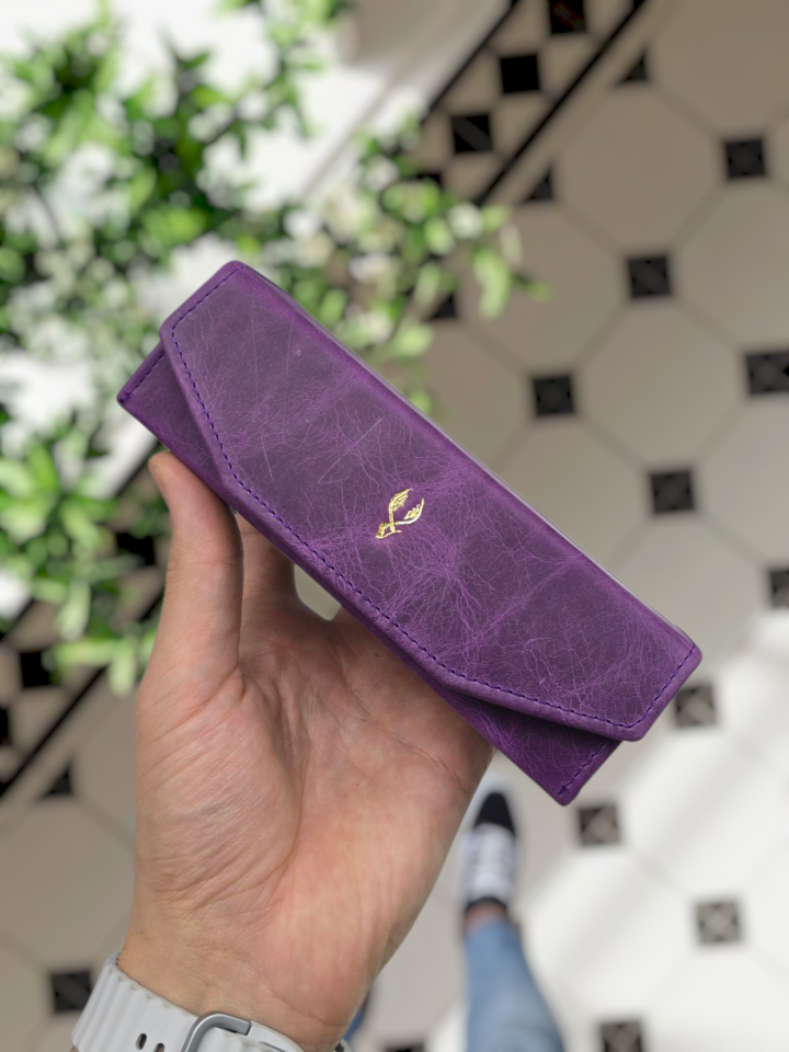 Visso 889 MOR RENK DERİ Gözlük Kılıfı İsme Özel Hakiki Dana Derisi İçi Kadife Mıknatıslı Kilit Kapaklı  Çok Amaçlı Takı Ziynet Pırlanta Elmas İçin Deri Mini Kutu Her Model Gözlük Kılıfı MOR RENK DERİ