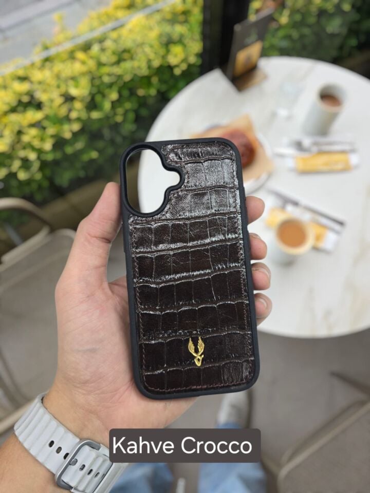 İphone 17 Model Uyumlu  KAHVE CROCO Hakiki Deri İsme Özel Ücretsiz Kişiselleştirme Seçeneği İle Kadın Erkek Kullanım premium  Tam Uyumlu Silikon Kılıf Ücretsiz Kargo Visso Leather Geçek Orjinal Dana Derisi