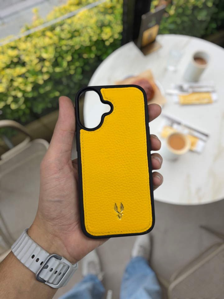İphone 17 Model Uyumlu SARI GUTTY Hakiki Deri İsme Özel Ücretsiz Kişiselleştirme Seçeneği İle Kadın Erkek Kullanım premium  Tam Uyumlu Silikon Kılıf Ücretsiz Kargo Visso Leather Geçek Orjinal Dana Derisi