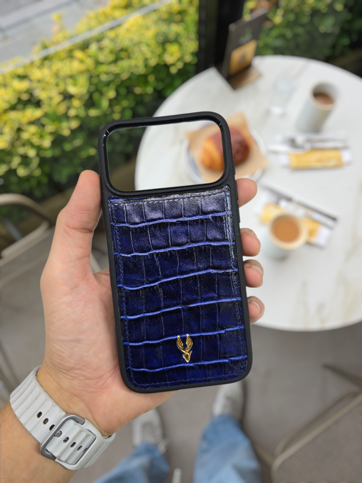 İphone 17 PRO Model Uyumlu LACİVERT CROCO Hakiki Deri İsme Özel Ücretsiz Kişiselleştirme Seçeneği İle Kadın Erkek Kullanım premium  Tam Uyumlu Silikon Kılıf Ücretsiz Kargo Visso Leather Geçek Orjinal Dana Derisi
